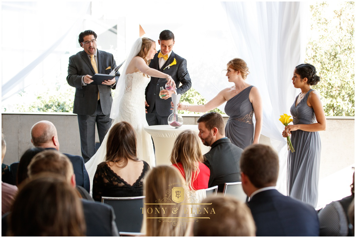 w austin wedding photographer bride groom glass ceremony