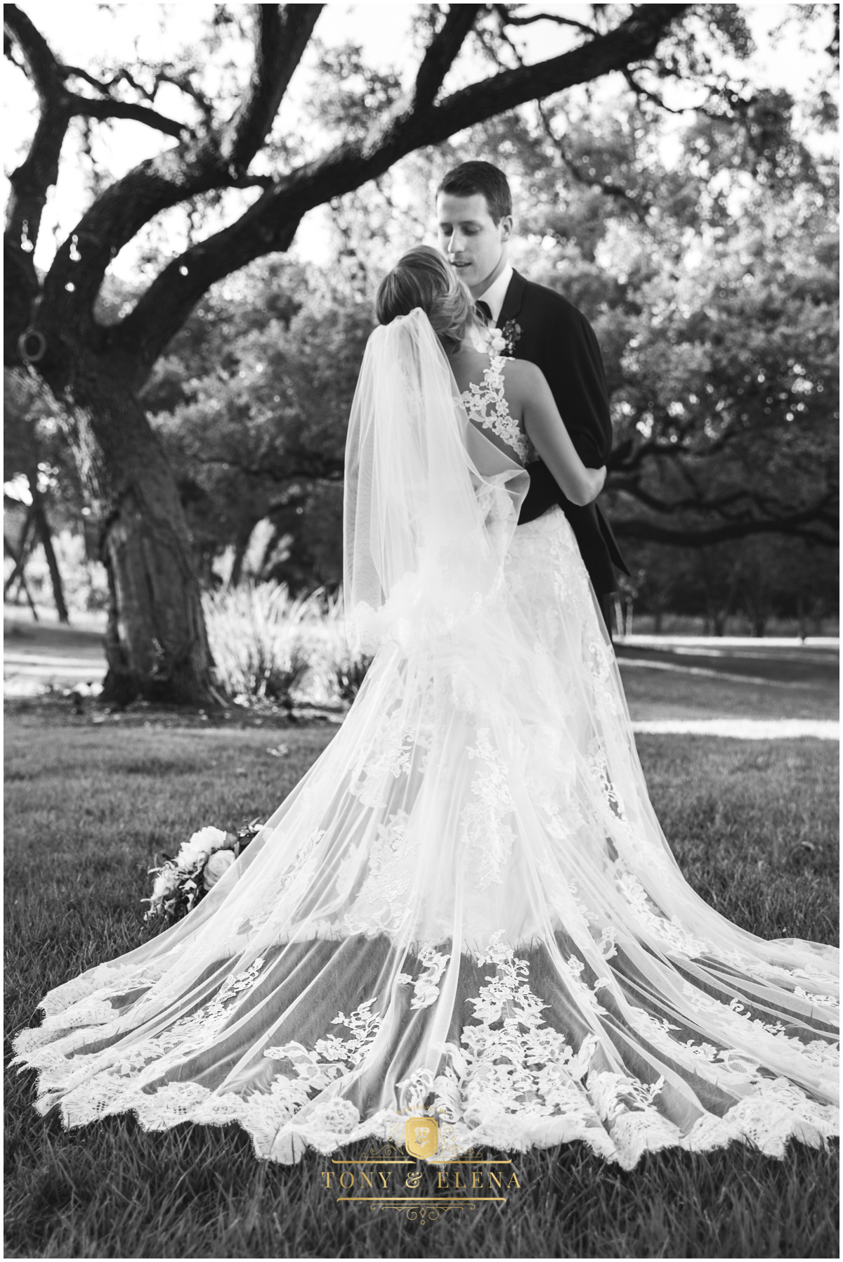 austin wedding photographer ivory oak bride groom 8