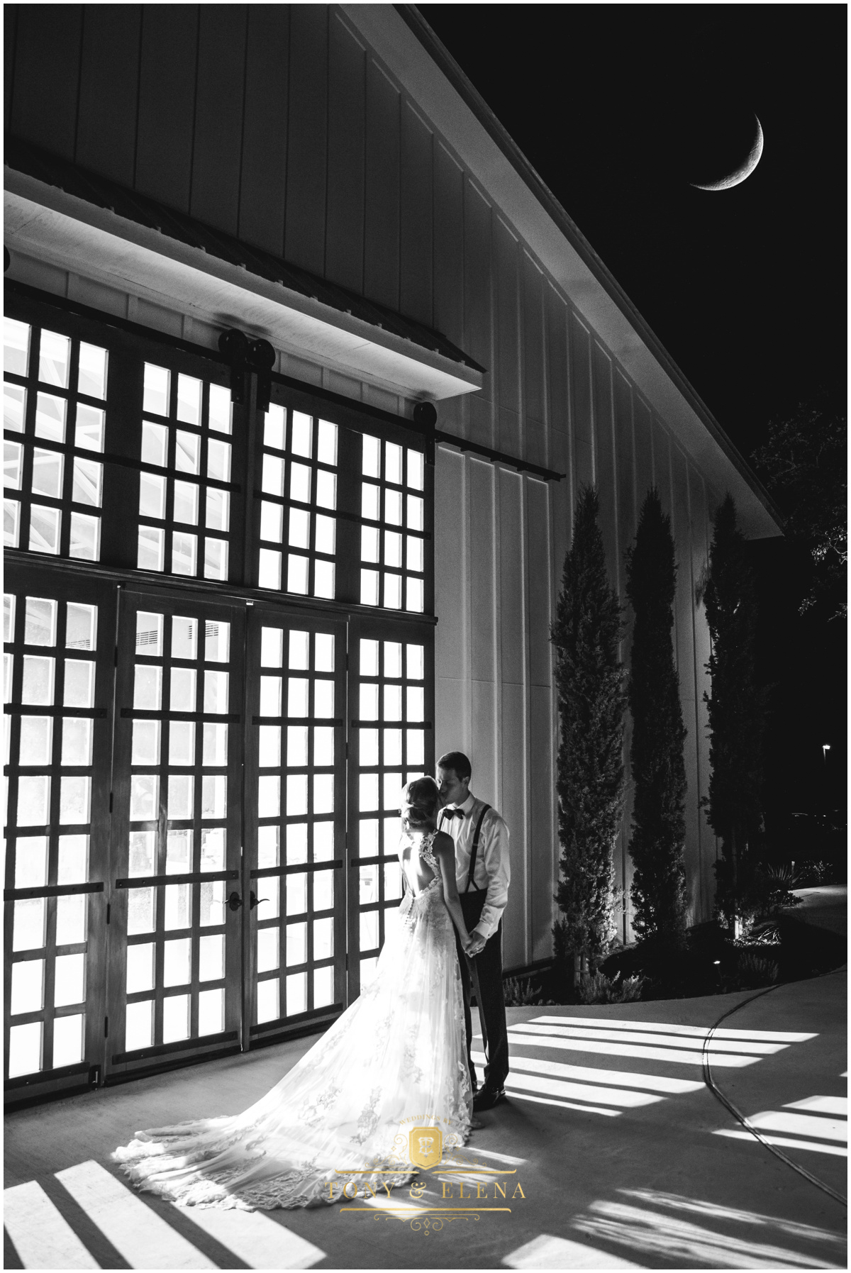 austin wedding photographer ivory oak bride groom romantic