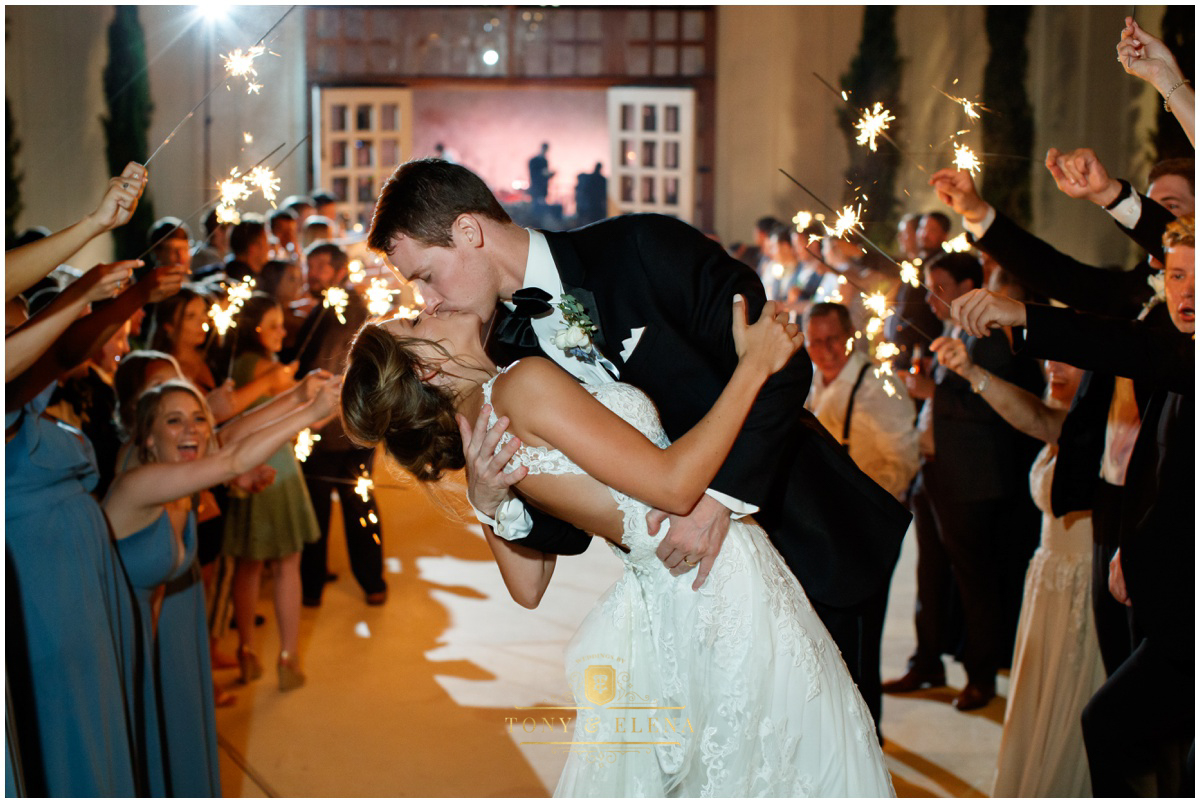 austin wedding photographer ivory oak bride groom dip kiss
