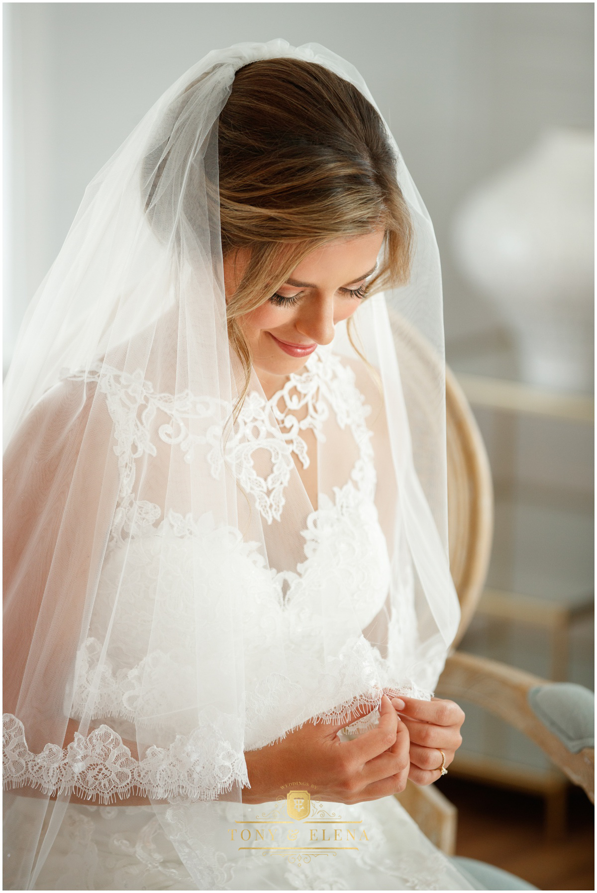 austin wedding photographer ivory oak bride holding veil