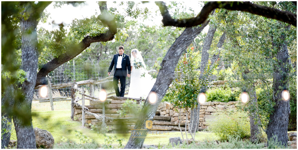 austin wedding photographer ivory oak dad walking bride to alter