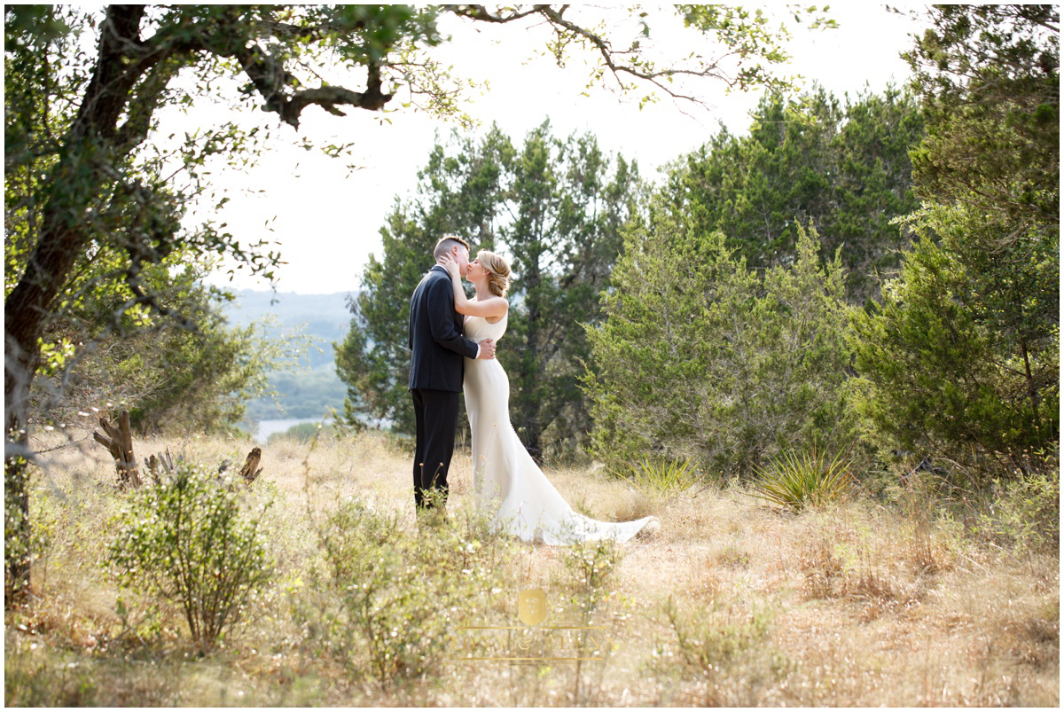 Austin wedding photographer terrace club bride groom romantic kiss