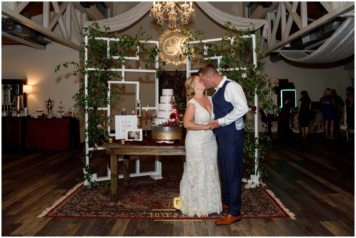 austin wedding photographer terrace club wedding photographer bride groom cake table